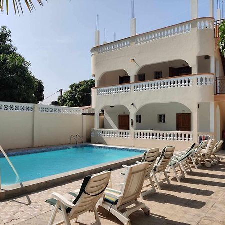 Dabo House Hotel Brufut Екстериор снимка