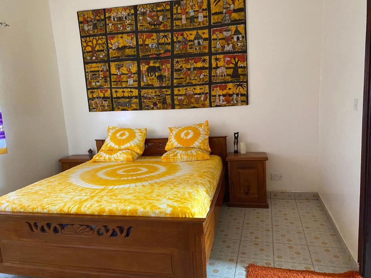 Dabo House Hotel Brufut Екстериор снимка