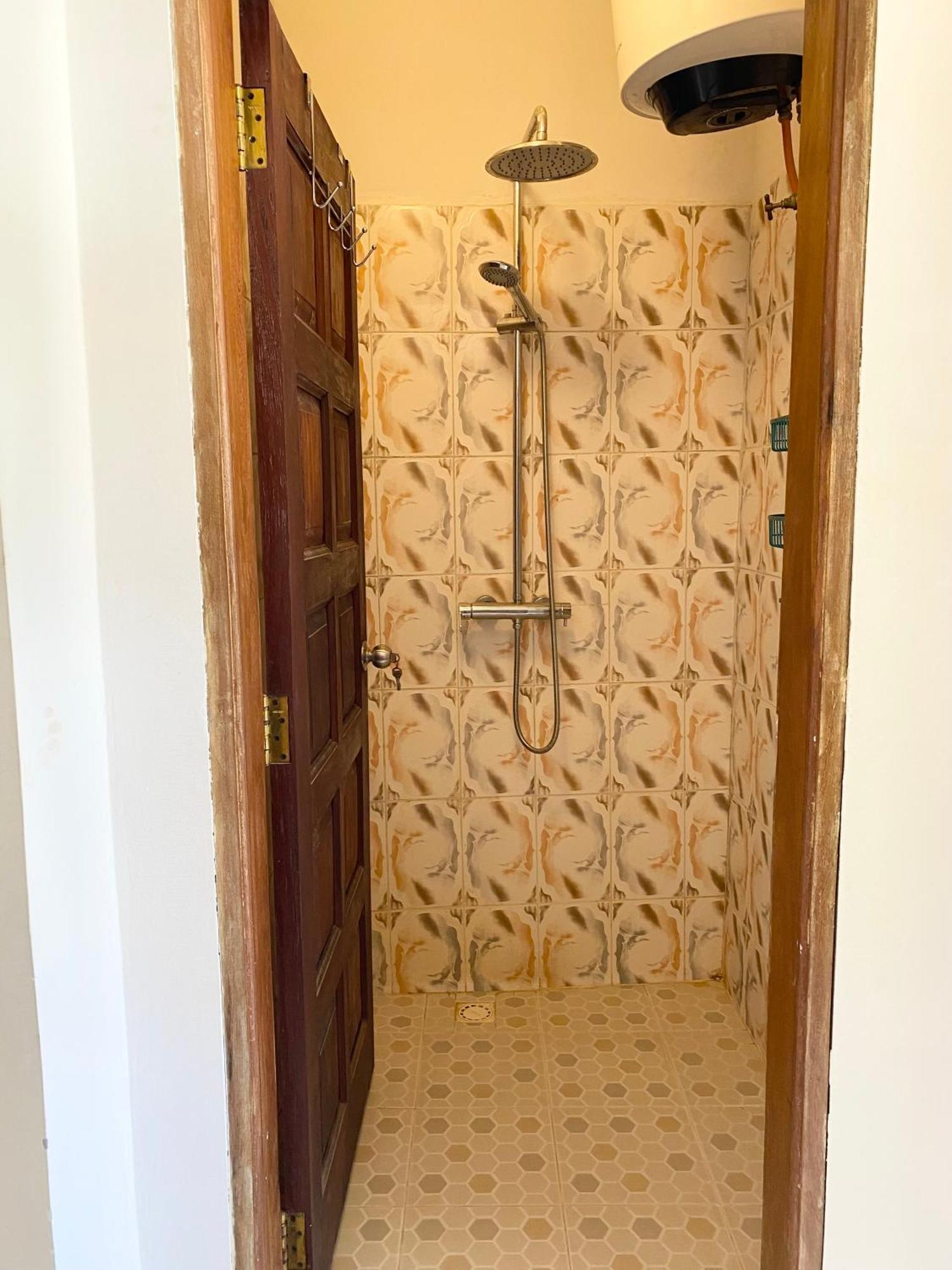 Dabo House Hotel Brufut Екстериор снимка