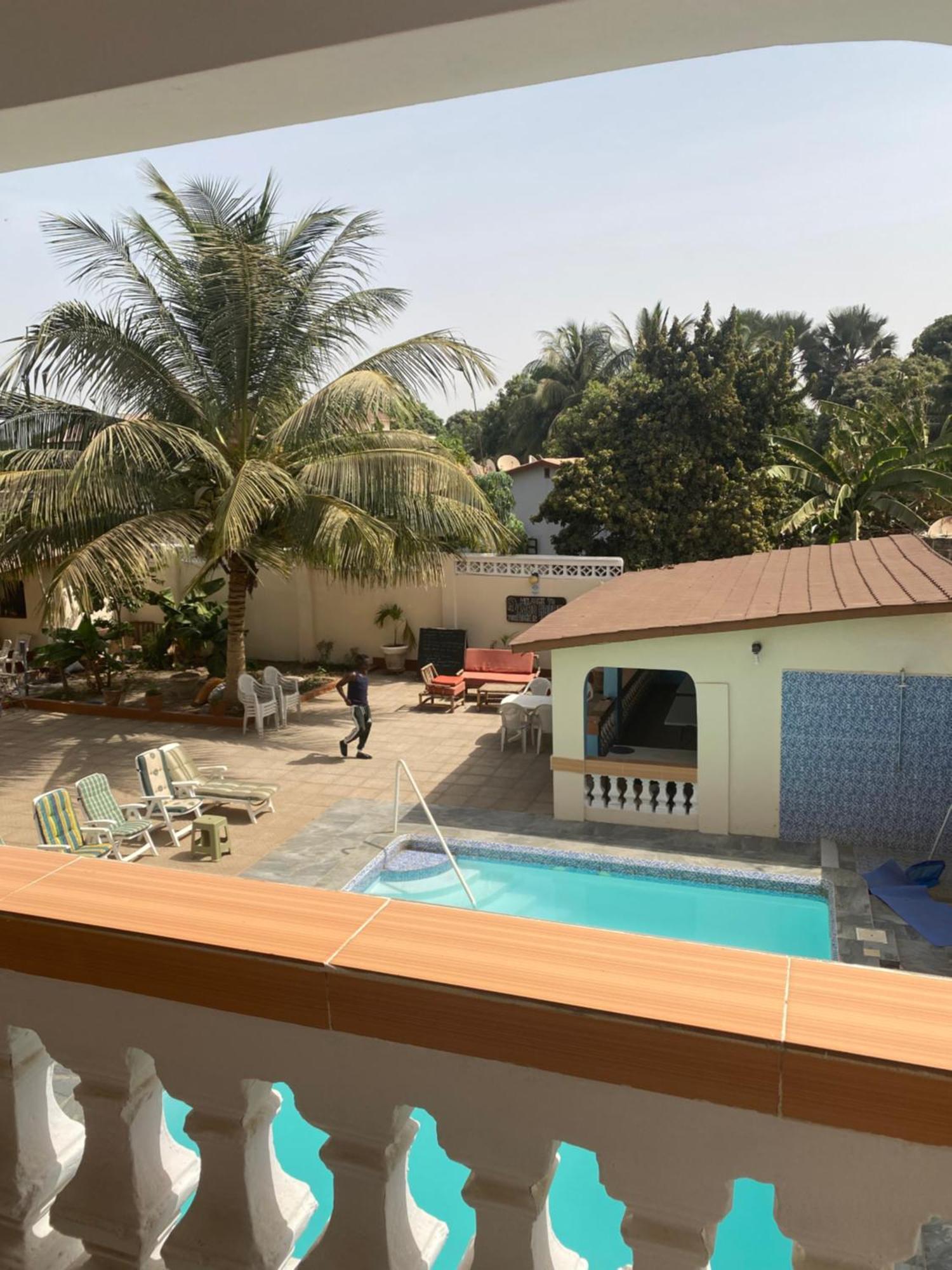 Dabo House Hotel Brufut Екстериор снимка