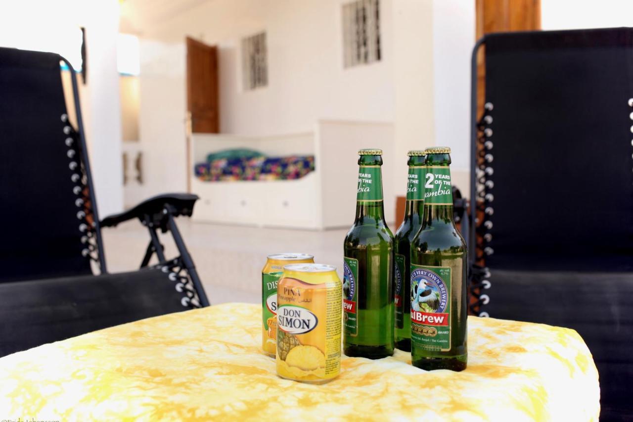 Dabo House Hotel Brufut Екстериор снимка